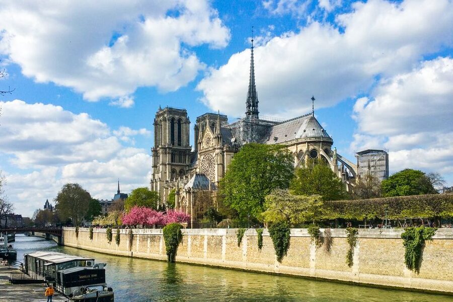 Paris: Day or Sunset Cruise with Drink, Ice Cream or Dessert - Notre Dame, Île de la Cité, and the Conciergerie