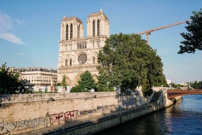 Paris Day Tour with Eiffel Tower, Louvre and Cruise Max 6 People - Lunch is your own hour in central Paris
