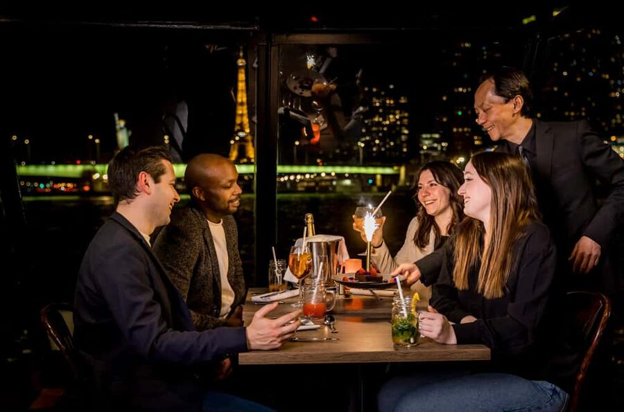Paris: Dinner Cruise on the Seine and Eiffel Tower 2nd floor - Finding Port de Solférino without wasting your evening