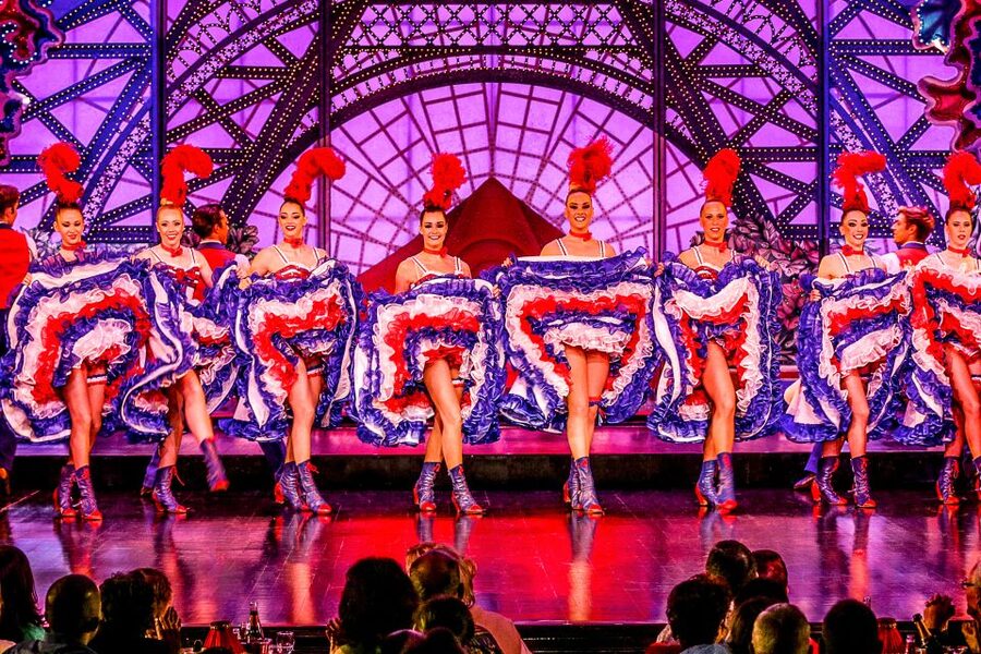 Paris: Dinner Show at the Moulin Rouge - Dress, bags, and arrival details