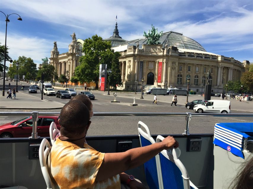 Paris: Discovery Hop-On Hop-Off and Paris by Night Tour - Louvre and Notre-Dame: the historic center