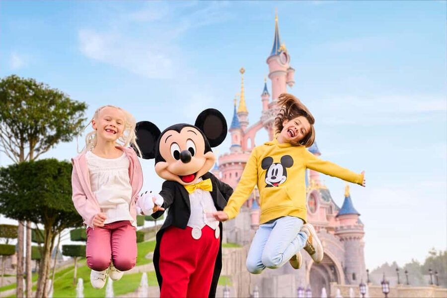 Paris: Disneyland Paris Ticket with Transfer - A full Disney day from central Paris
