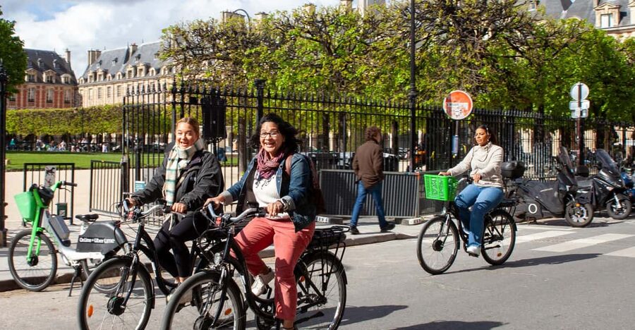 Paris: E-bike tour - Monumental and Hidden Paris - From Rue Brantôme into the Marais
