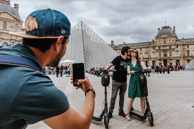 Paris E-Scooter Tour with fun & informative guide (small groups) - Notre-Dame and Île de la Cité