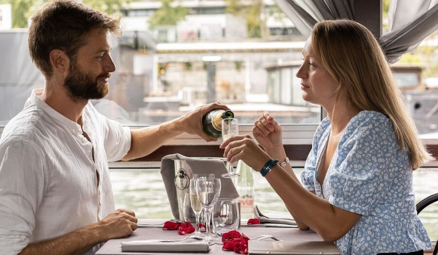 Paris: Early Evening Dinner Cruise on the River Seine - What arrives on your plate