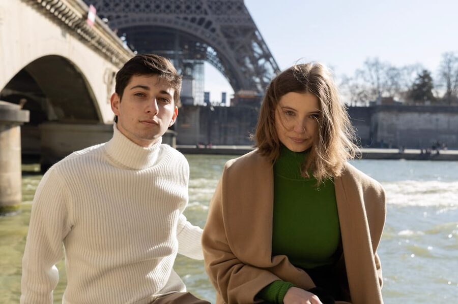 Paris: Eiffel Area Private Photoshoot - Walking beside the Seine