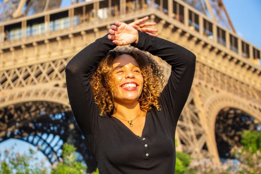Paris: Eiffel Tower and Paris Bridges Private Photowalk - The Eiffel Tower photo stop