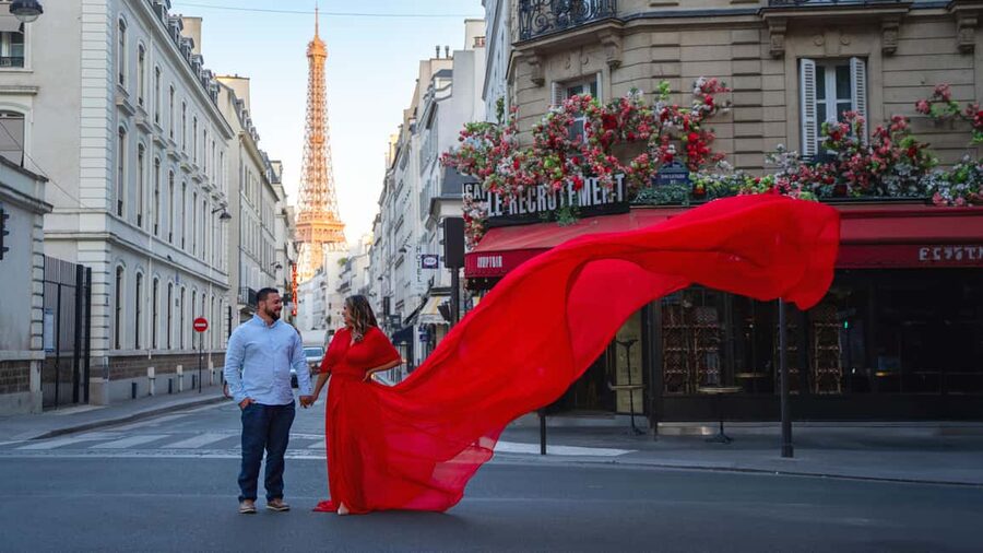 Paris: Eiffel Tower Flying-Dress Photoshoot jonadress - What you actually receive afterward