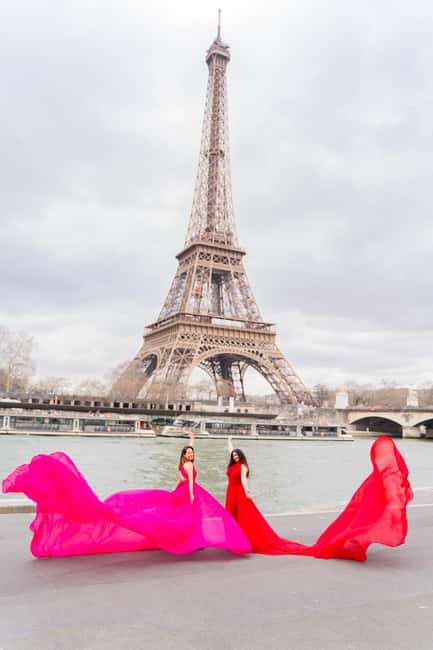 Paris: Eiffel Tower Flying-Dress Photoshoot jonadress - Starting at Pont d’Iéna