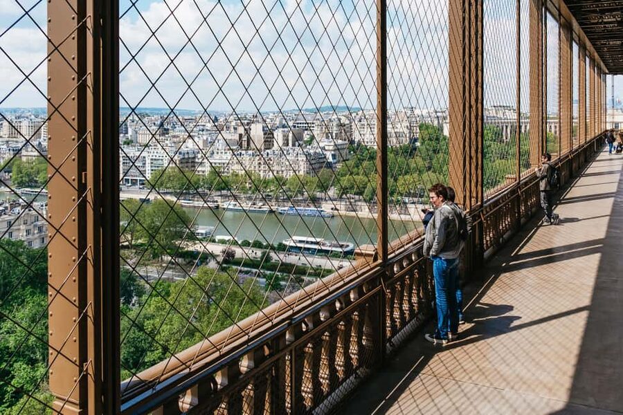 Paris: Eiffel Tower Fully Guided Tour with Summit Option - Finding the Meeting Point on Avenue Elisée Reclus