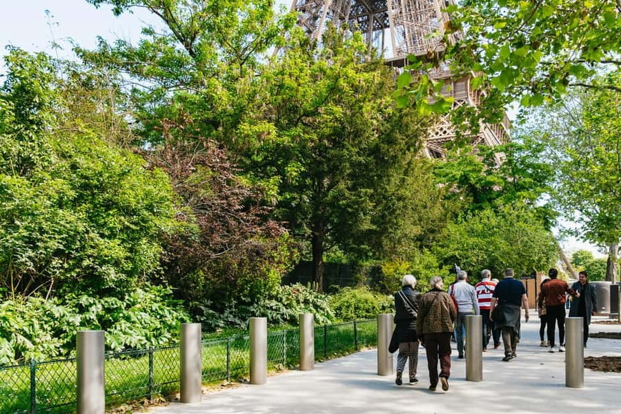 Paris: Eiffel Tower Fully Guided Tour with Summit Option - Is $44 Good Value?