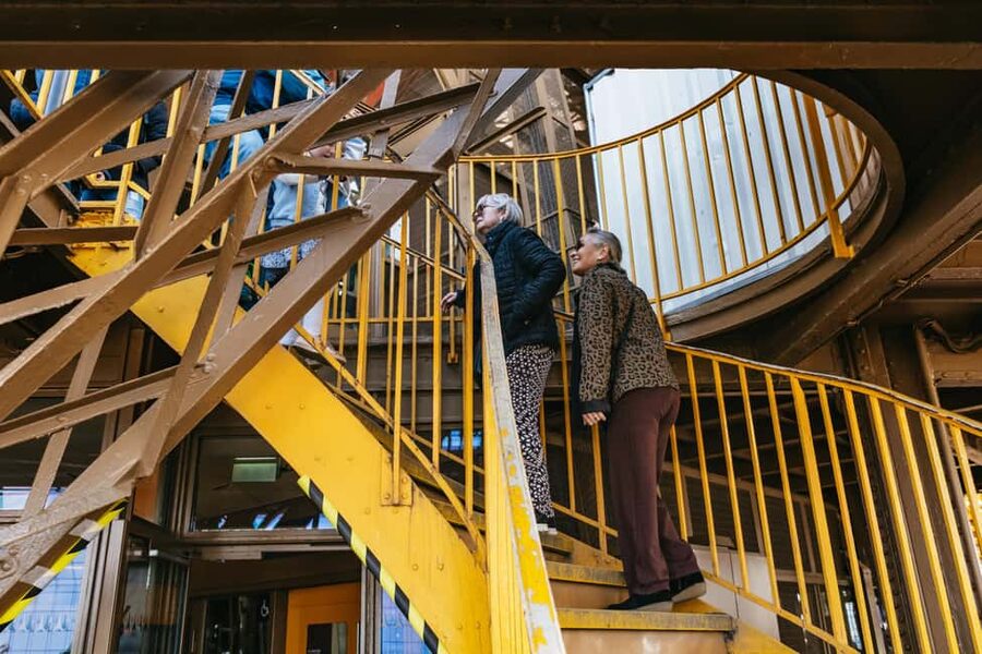 Paris: Eiffel Tower Fully Guided Tour with Summit Option - Who Should Book This Tour?
