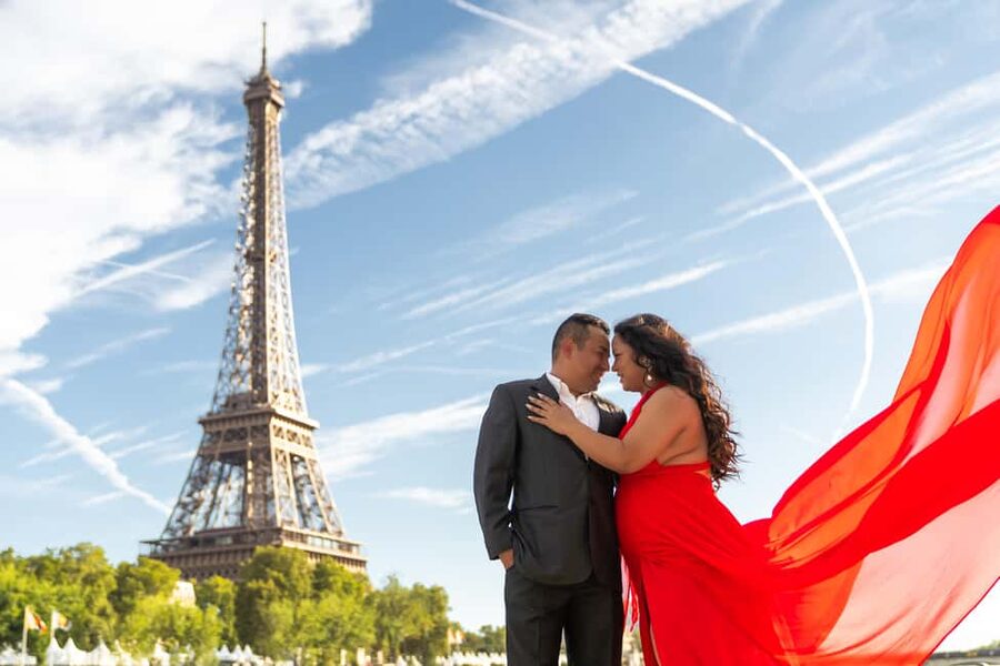 Paris: Eiffel Tower Glamor Photoshoot with Dress Options - Who will enjoy this Paris photo experience most?