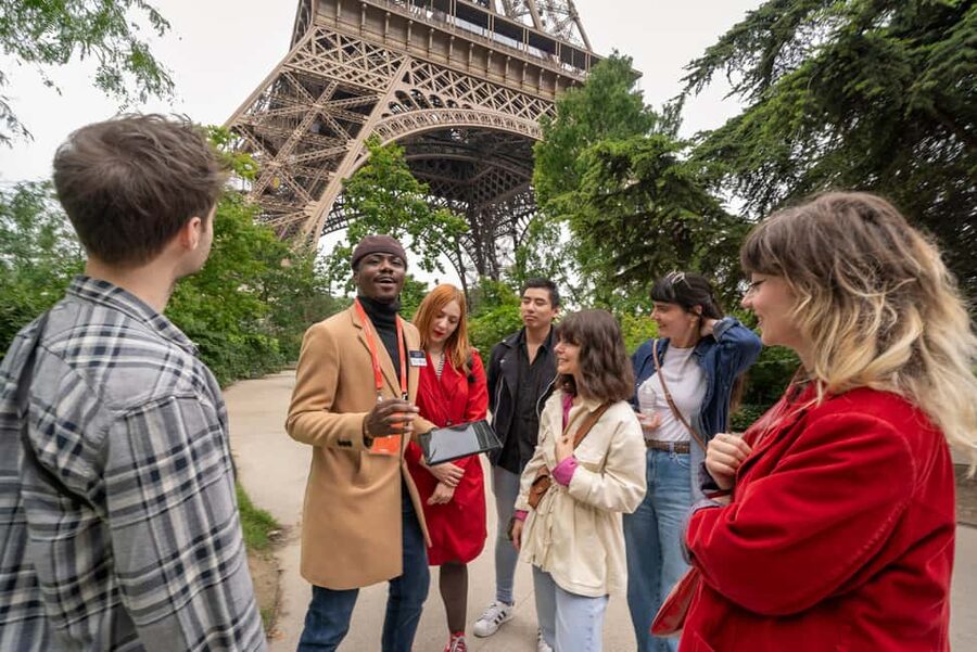 Paris: Eiffel Tower Guided Tour with Summit Access - Continuing to the summit