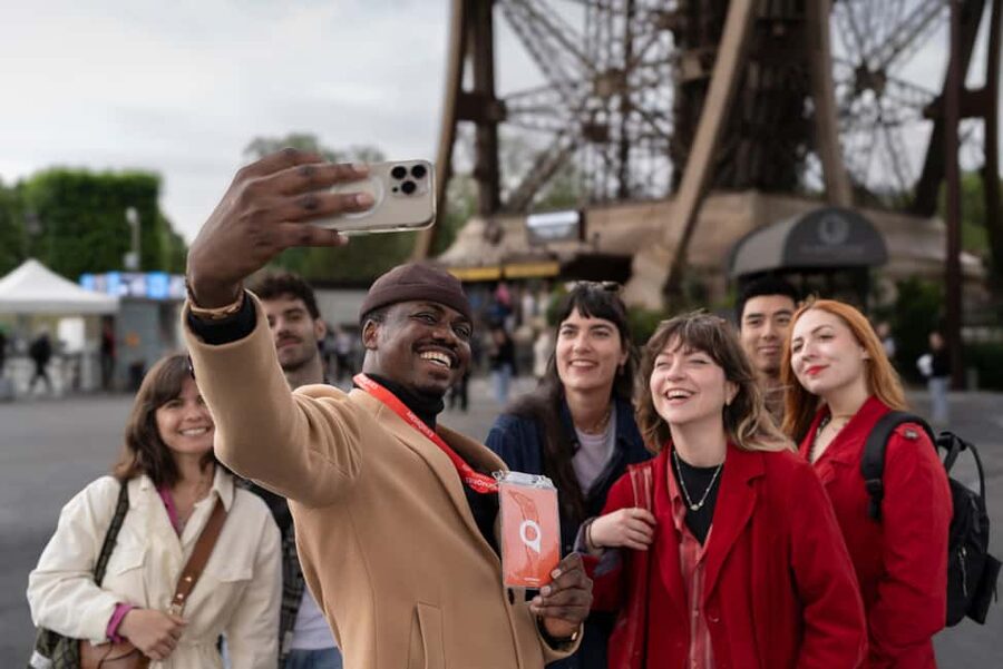 Paris: Eiffel Tower Guided Tour with Summit Access - What to bring and what to leave behind