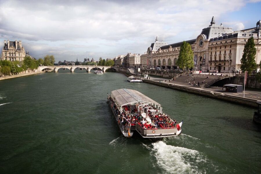 Paris: Eiffel Tower Hosted Tour, Seine Cruise and City Tour - Starting at Trocadéro and approaching the Eiffel Tower