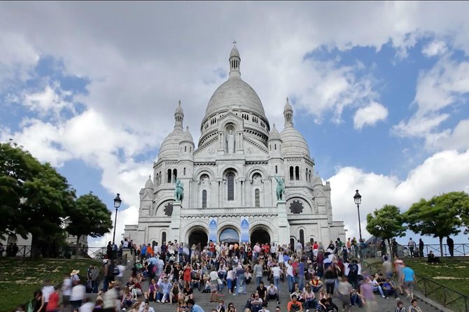 Paris Eiffel Tower, Notre Dame, Louvre and Montmartre Guided Tour - Lunch and the medieval heart of Paris