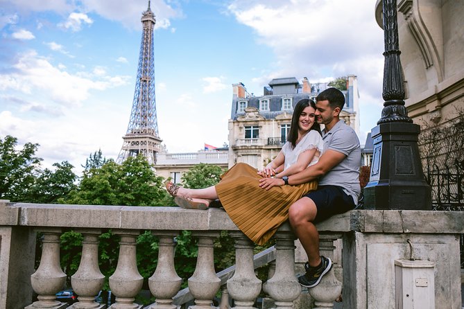 Paris Eiffel Tower Photoshoot Professional Photographer Private - Why this one-hour Paris photoshoot works