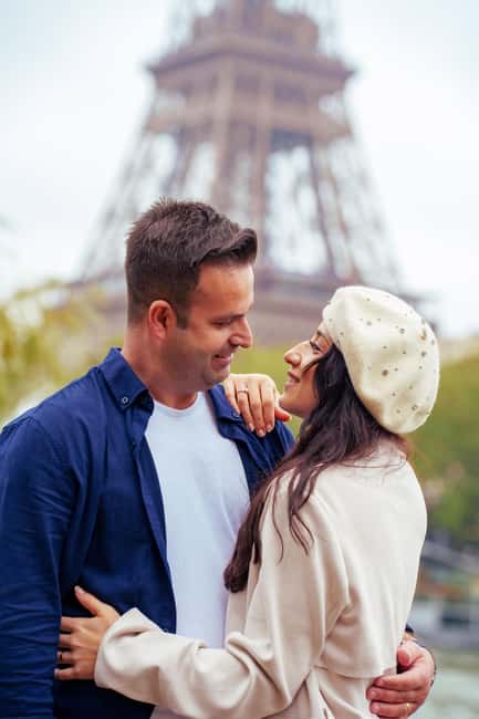 Paris: Eiffel Tower Photoshoot with a Professional - Why a short Eiffel Tower photoshoot makes sense