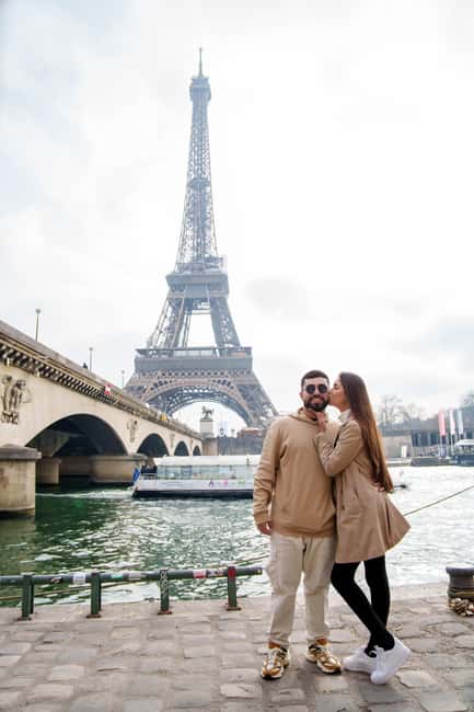Paris: Eiffel Tower Photoshoot with a Professional - What happens during the 15-minute to one-hour session