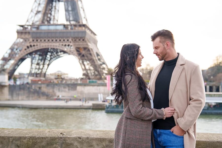 Paris: Eiffel Tower Photoshoot with a Professional - Pose coaching for couples, families, and solo portraits
