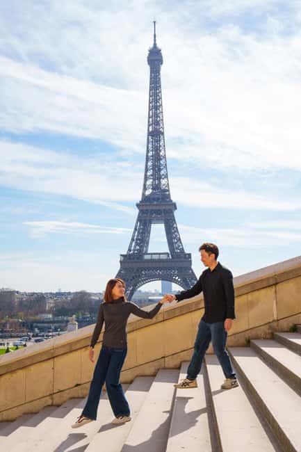 Paris: Eiffel Tower Photoshoot with a Professional - Retouching, delivery, and what you actually receive