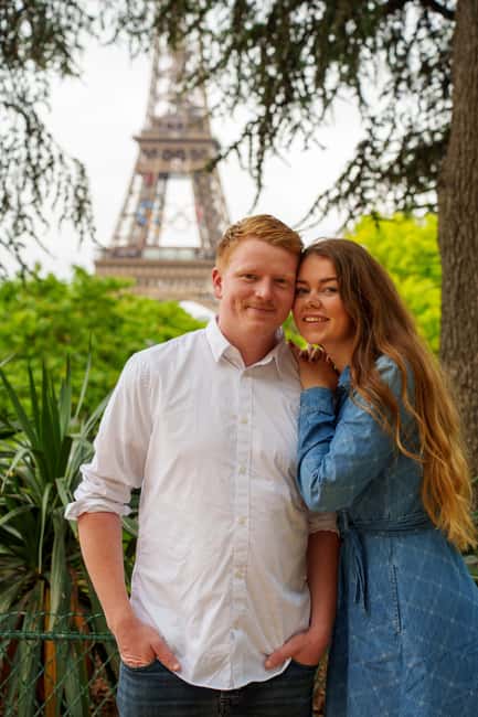 Paris: Eiffel Tower Photoshoot with a Professional - Meeting your photographer near the tower