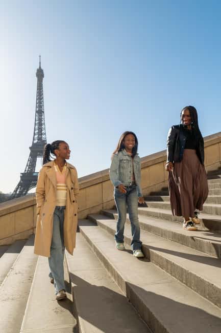 Paris: Eiffel Tower Private Professional Photoshoot - Cancellation and booking points to keep in mind