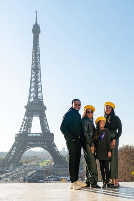 Paris: Eiffel Tower Private Professional Photoshoot - Timing, clothing, and small details that matter