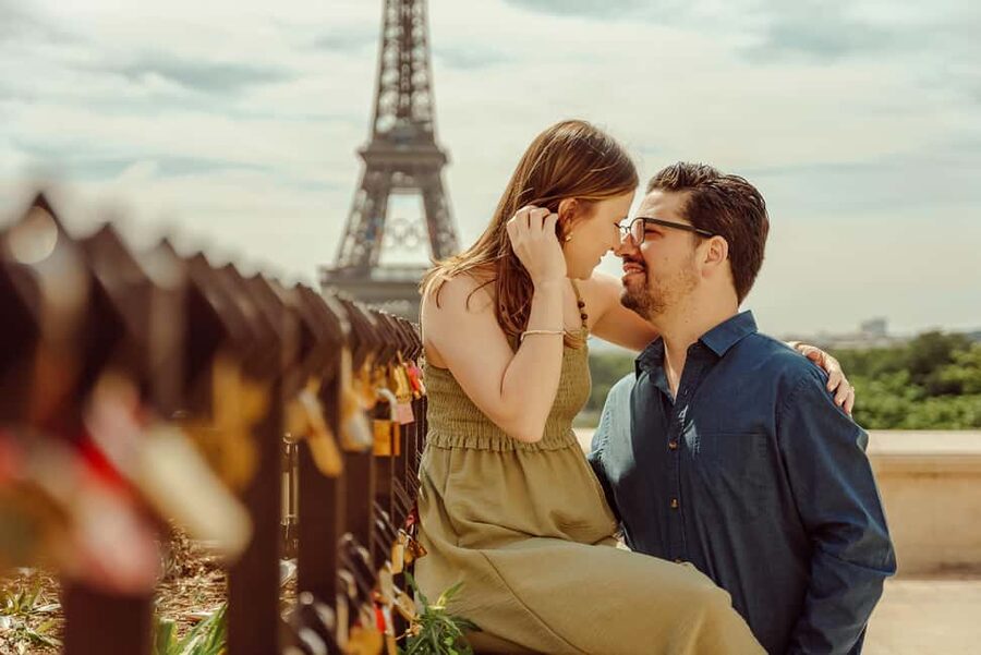 Paris: Eiffel Tower Street Photoshoot - Key points to know before booking