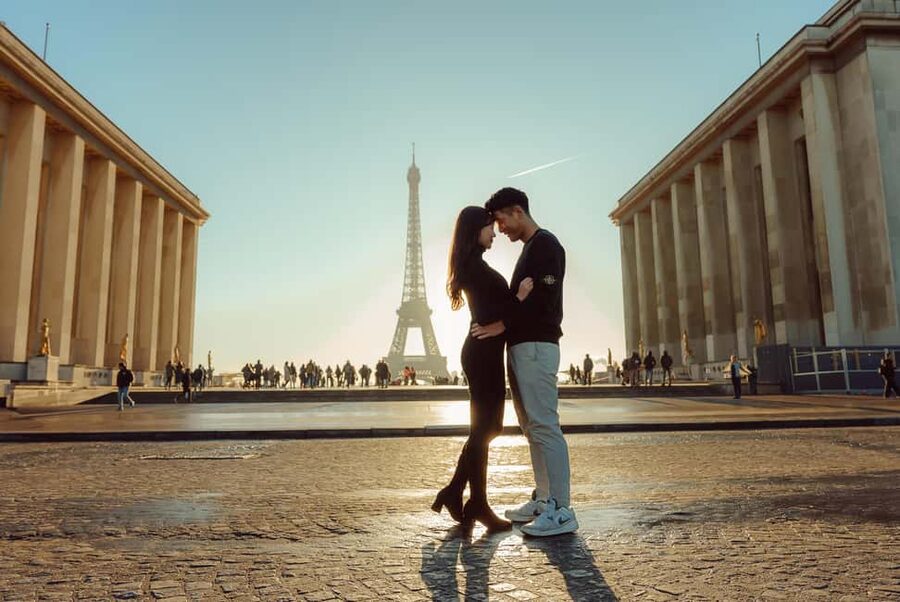 Paris: Eiffel Tower Street Photoshoot - Why this quick Eiffel Tower session works