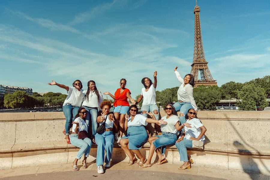 Paris: Eiffel Tower Street Photoshoot - The Eiffel Tower viewpoint and the 30-minute photo stop