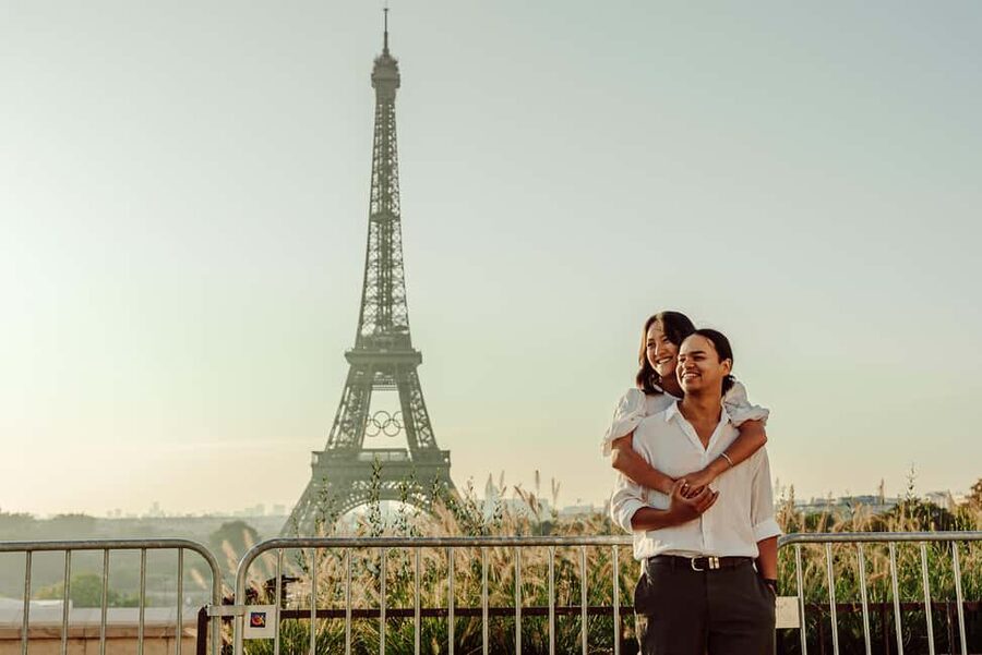 Paris: Eiffel Tower Street Photoshoot - Who should book this experience