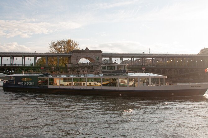 Paris en Scene 3 Course Seine River Dinner Cruise - Notre-Dame and the two historic islands