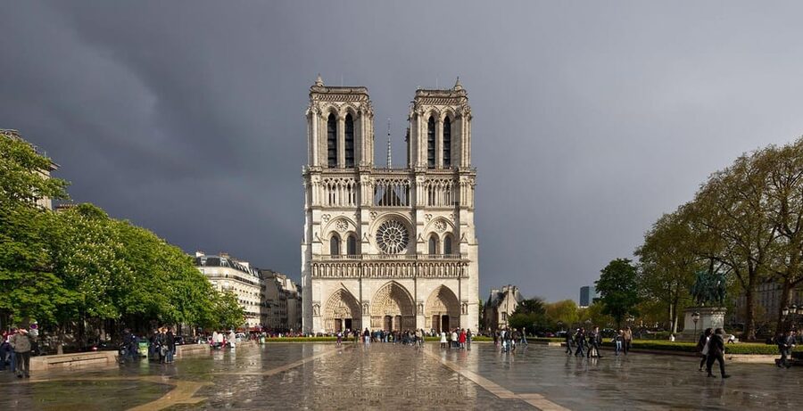 Paris: Eternal Notre-Dame VR Experience Ticket - The equipment and first few minutes