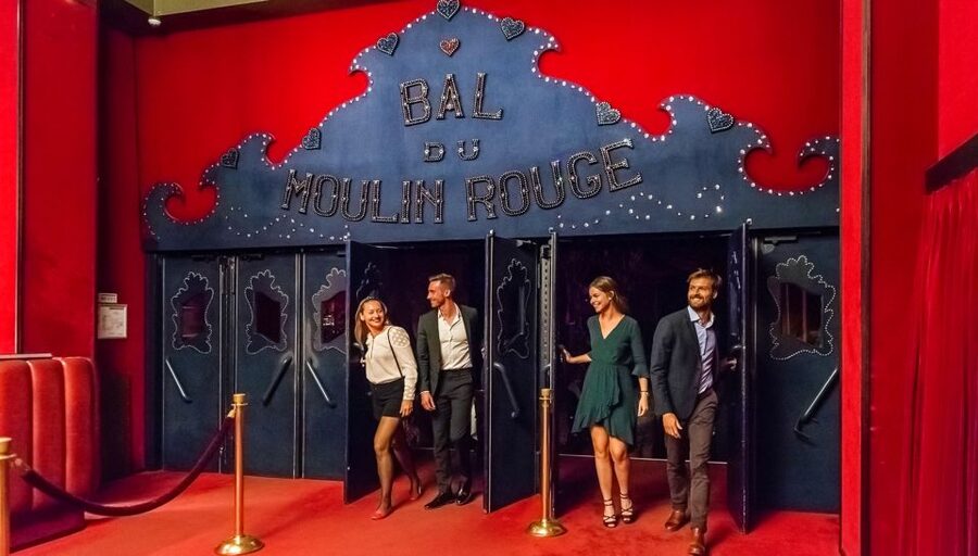 Paris: Evening Sightseeing Tour and Moulin Rouge Show - Arriving at the Moulin Rouge