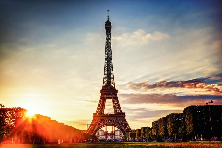Paris: Evening Sightseeing Tour and Moulin Rouge Show - Small details that make the night easier