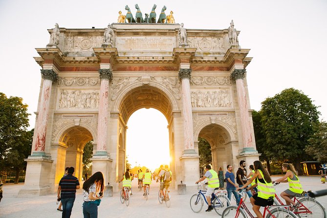 Paris Evening Snapshot Bike Tour - The Eiffel Tower finale