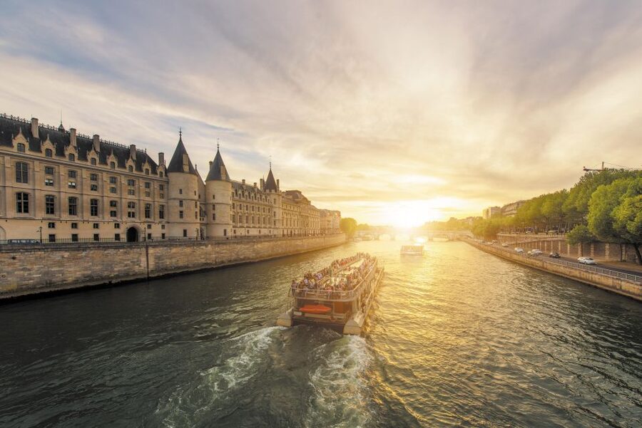 Paris: Explorer Pass with 3, 4, 5, 6, or 7 Attractions - Montmartre meals, wine, cheese, and chocolate