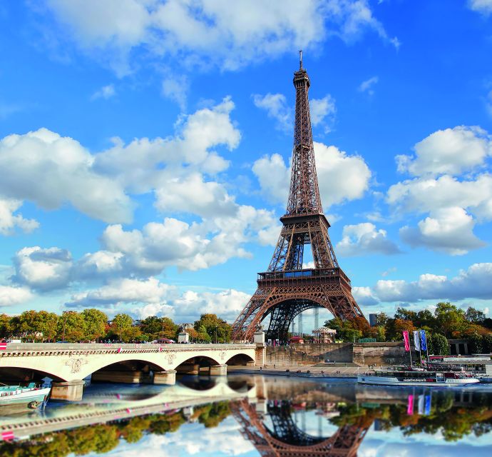 Paris: Family-Friendly River Seine Guided Cruise - Crêpes, drinks, and a useful onboard break