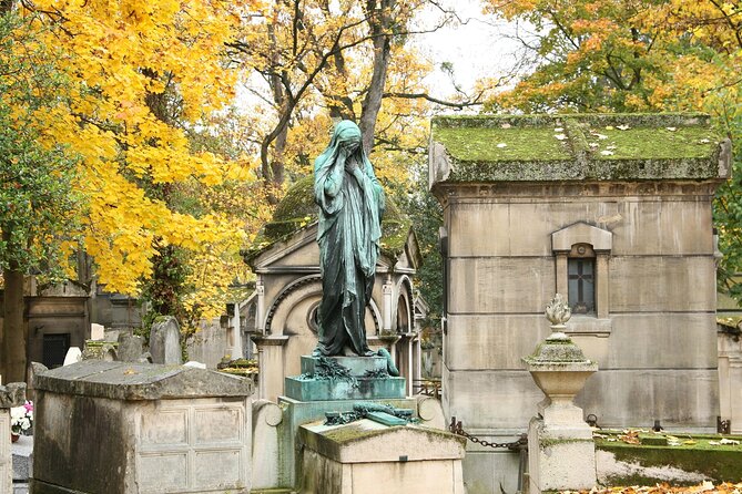 Paris: Famous Graves of Pere Lachaise Cemetery Guided Tour - Which guide style suits you best?