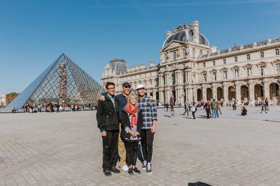 Paris: Famous Monuments Cycling Tour - A pastry break along Rue Cler