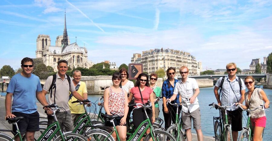 Paris: Famous Monuments Cycling Tour - Notre-Dame and the islands of the Seine