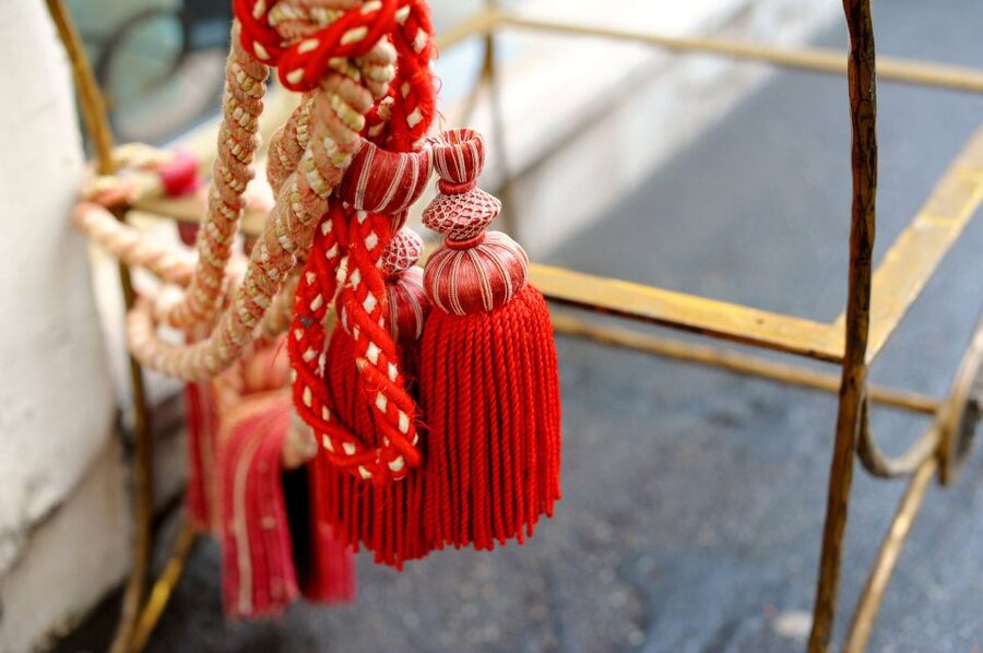 Paris: Flea Market Insider's Tour in Extra-Small Group - Key points at a glance