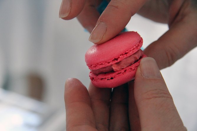 Paris French Macarons Small Group Baking Class with a Chef - Arriving at the apartment kitchen