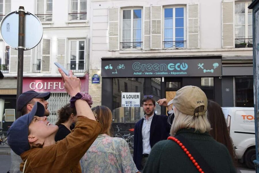 Paris: French Revolution Tour Relive the 14th July 1789 - Robin’s storytelling and teaching style