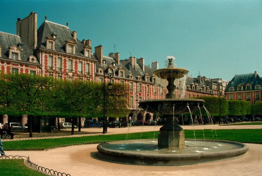 Paris: French Revolution Walking Tour - Churches, streets, and the changing face of Paris