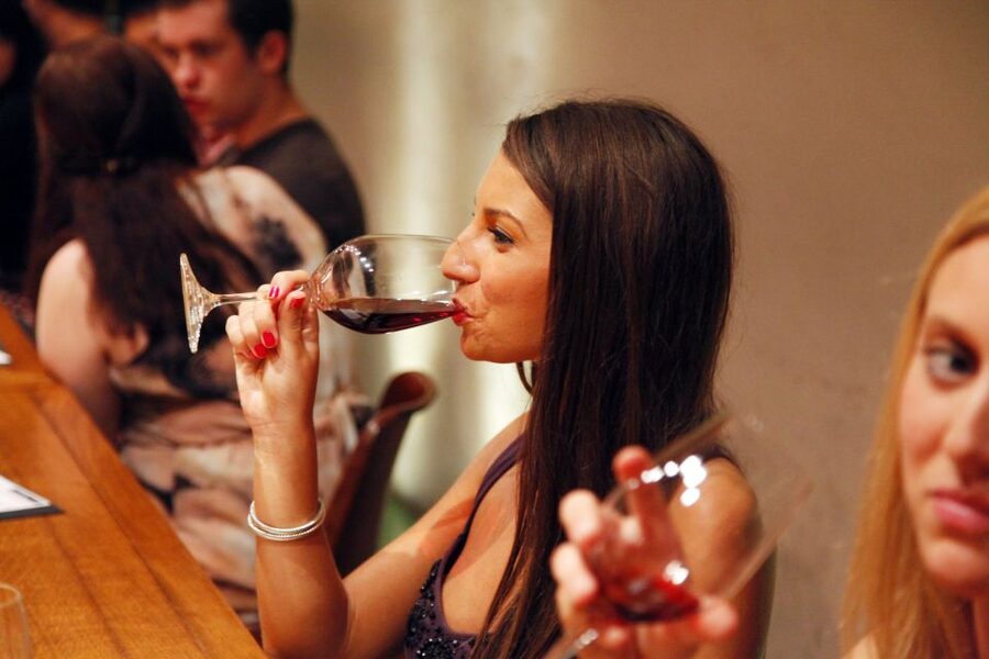 Paris: French Wine Tasting Class with Sommelier - How the group size affects the evening