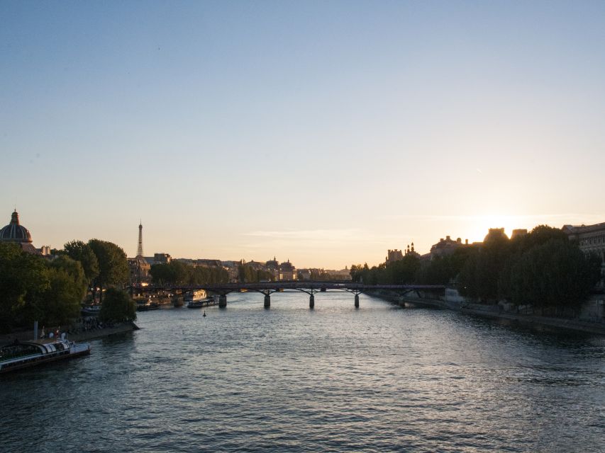 Paris: Ghosts, Legends & Mysteries Evening Walking Tour - Île de la Cité, Palais de Justice, and the walk to Hôtel de Ville
