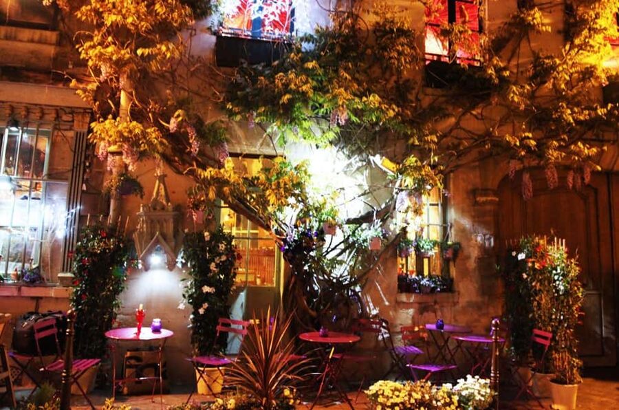 Paris: Ghosts, Legends & Mysteries Evening Walking Tour - Who should take this evening walk?